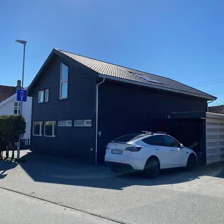 House With Garden Close To Beach *